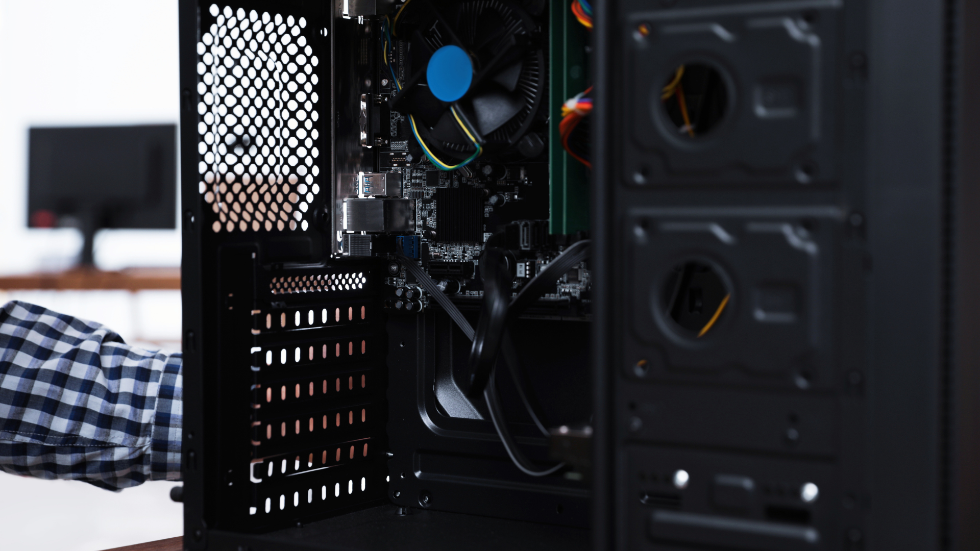 How to Tell If a Prebuilt PC Uses Proprietary Parts