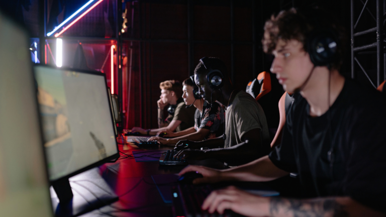 PC Gamers Are Secretly Using Second Monitors for Real-Time Match Analytics